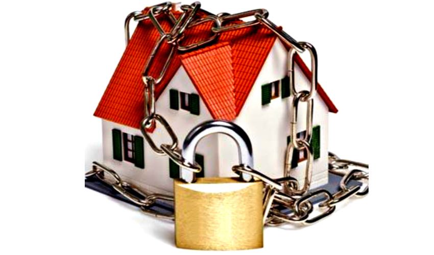 Gekeurde cilinder achter zwaar beslag bij een woning in Arnhem Gekeurde cilinder achter zwaar beslag bij een woning in Arnhem